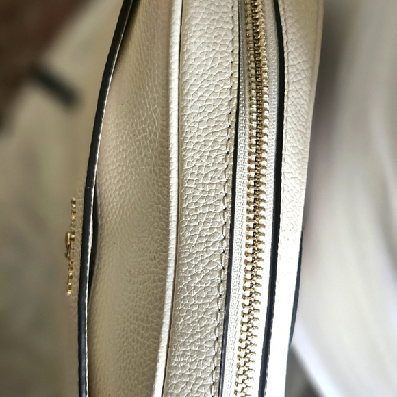 Michael Kors Jet Set Signature Leather Clutch Crossbody Bag EUC Bag Charm - Picture 11 of 12